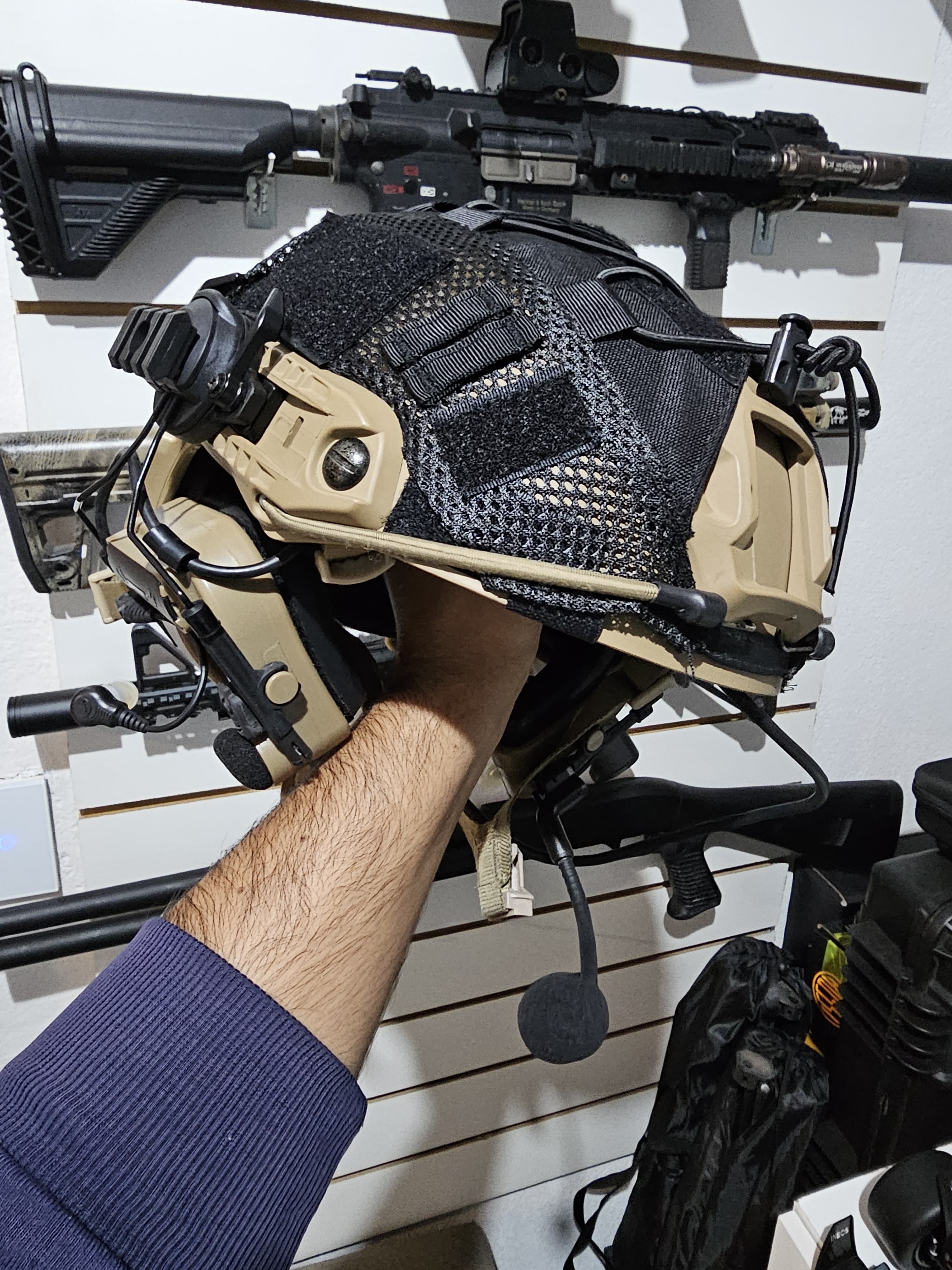 CAPACETE EMERSON COM FONE